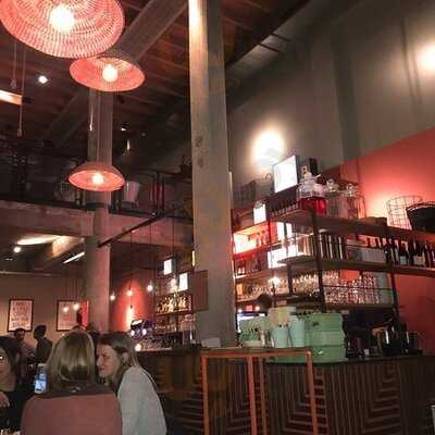 Lola Bar & Restaurant