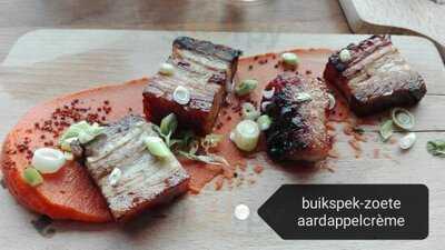 Lola Bar & Restaurant