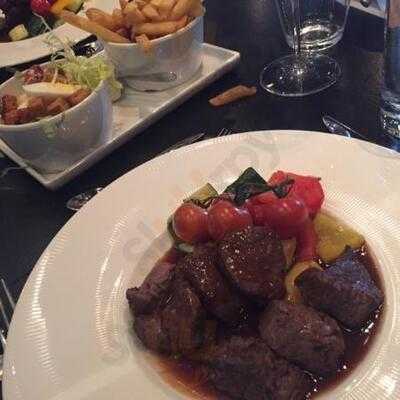 Queen's Restaurant Beatrix Theater