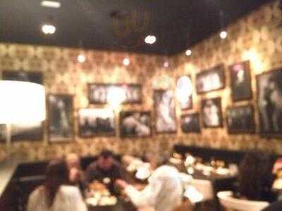 Queen's Restaurant Beatrix Theater