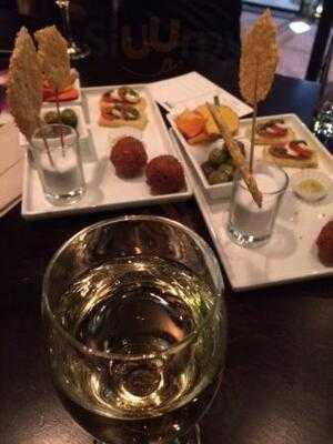 Queen's Restaurant Beatrix Theater