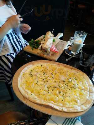 Uptown Food & Drinks