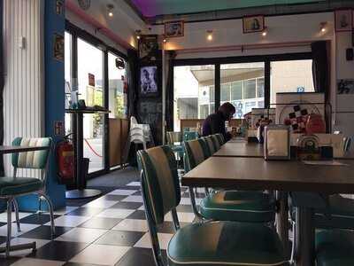 Gracy's Artisan Charcoal Grill And Bar