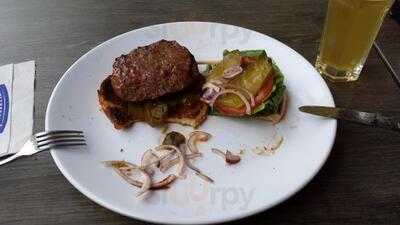 Gracy's Artisan Charcoal Grill And Bar