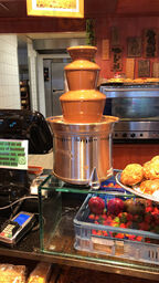 Stroet Brood- En Banketbakkerij M En M