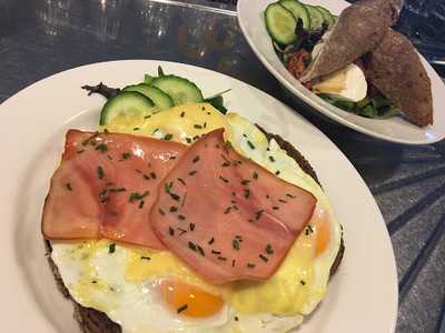 Lunch Cafe Port City