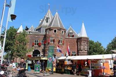Cafe In De Waag