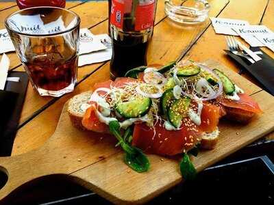 Cafe De Huyschkaemer