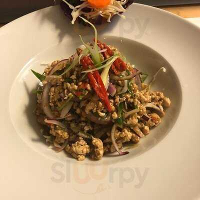 Pinto's Mama Thai Cuisine