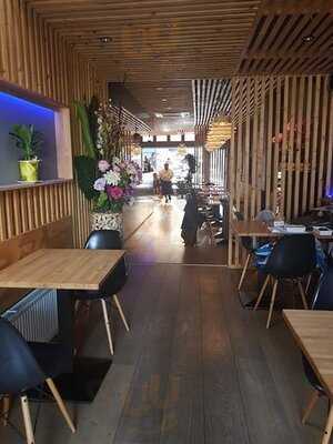 Pinto's Mama Thai Cuisine