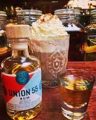 Walter's - The Walter Woodbury Bar