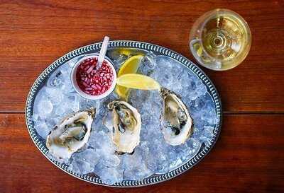 Walter's - The Walter Woodbury Bar