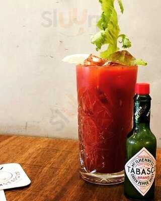 Walter's - The Walter Woodbury Bar