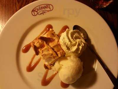 Boulevard Cafe