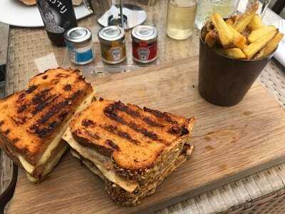 Half Moon Cocktail Lounge