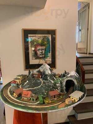 Pension Homeland Bar & Restaurant