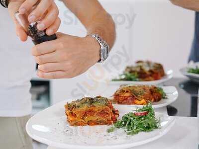 Robert Of Luxurious Houseboat Dining