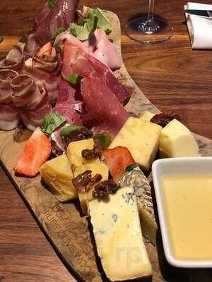 Vanderveen Bar & Kitchen