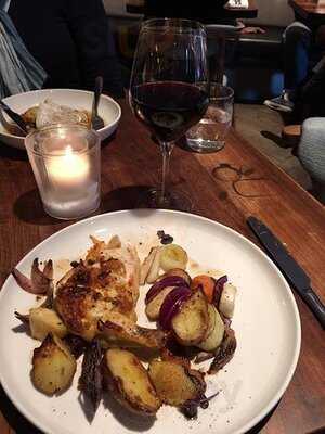 Vanderveen Bar & Kitchen