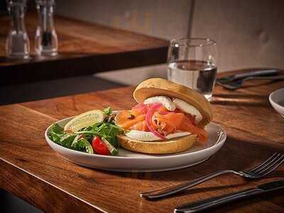 Vanderveen Bar & Kitchen