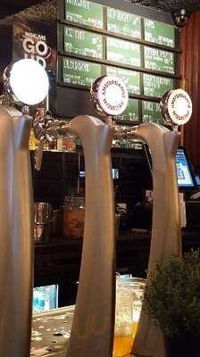 Tapzuid Burgers, Beers & More