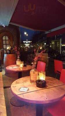 Tapzuid Burgers, Beers & More