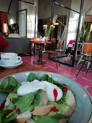 Nescio Bar And Café