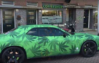 Coffeeshop Happy Days