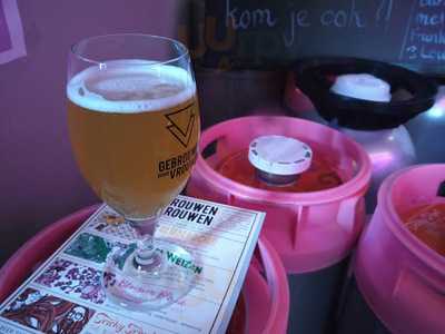 Gebrouwen Door Vrouwen Bar