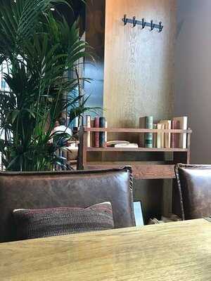 Vascobelo V-bar Noma House