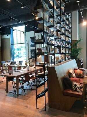 Vascobelo V-bar Noma House