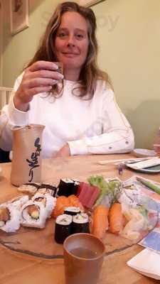 Sushi 'n Sake