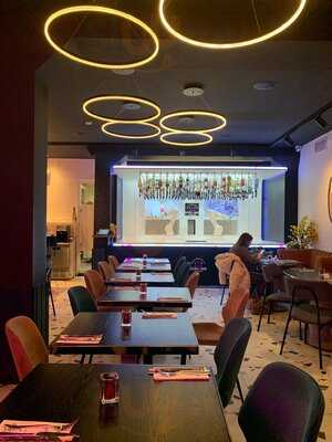 Robo-bar Asian Grill & Sushi