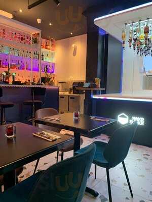 Robo-bar Asian Grill & Sushi