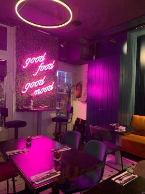 Robo-bar Asian Grill & Sushi