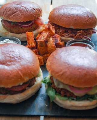 Cafe The Golden Stork