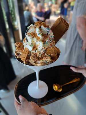 Mint. Coffee Icecream & Cakes