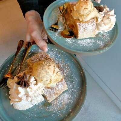 Mint. Coffee Icecream & Cakes