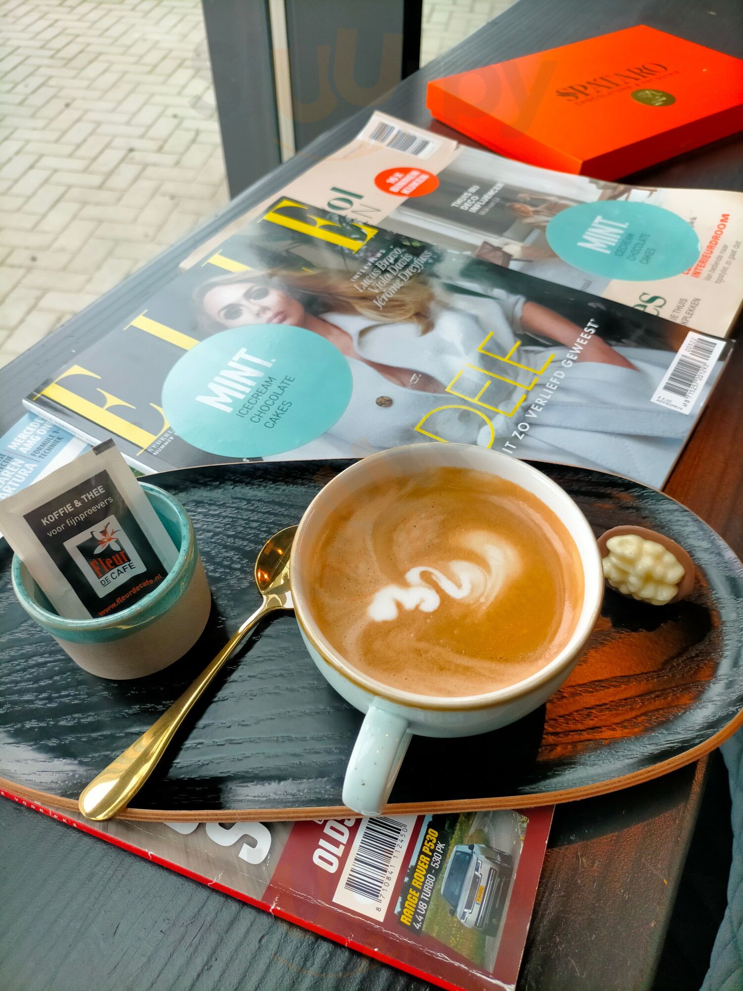 Mint. Coffee Icecream & Cakes