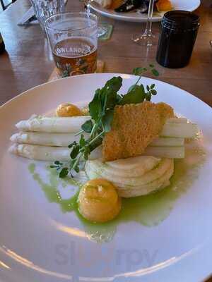 Lowlander Botanical Bar & Restaurant