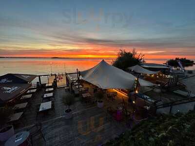 Espresso Grand Café At The Beach