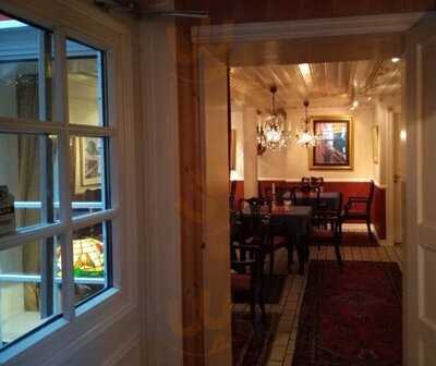 Munch's Cafe And Restaurant