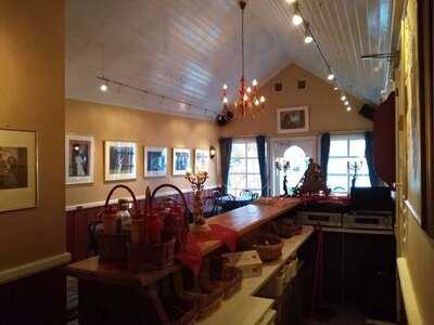 Munch's Cafe And Restaurant