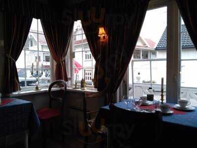 Munch's Cafe And Restaurant