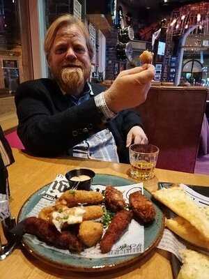 Happy Elefante Bar-grill-music