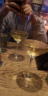 Happy Elefante Bar-grill-music