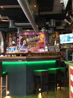 Happy Elefante Bar-grill-music