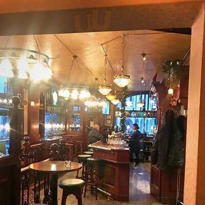 Dirty Nelly Irish Pub