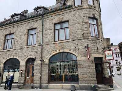 Dirty Nelly Irish Pub