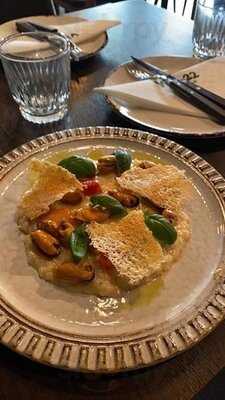 Villa 22 Trattoria & Bar